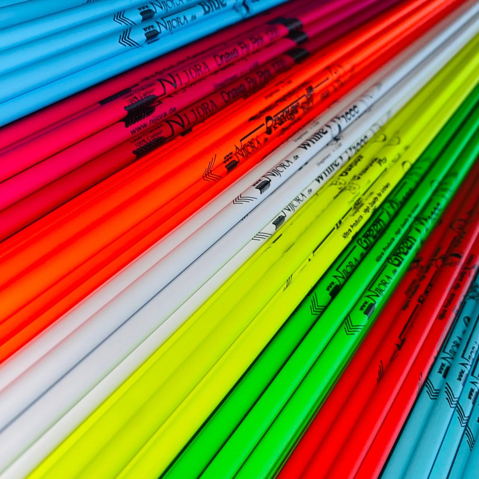 Nijora_onawa_fly_carbon_4.2_bogen_red_spider_white_rose_3D_fun_blue_green_orange_cyan_junior_small_pink_spine_600_1800_Fita_Schaft_Pfeil_colorline_farbig_1_2000_LEVOPT_V1 Onawa Fly Colorline – Bild 1